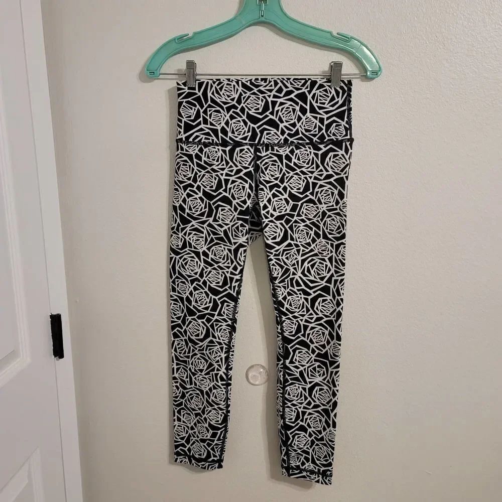 Lululemon Rosette Cropped Leggings Sz 6